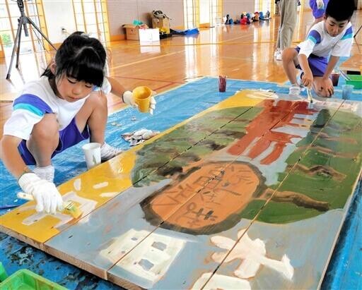 福井県高浜　ビーチ満喫　足元から　地元児童が遊歩道製作