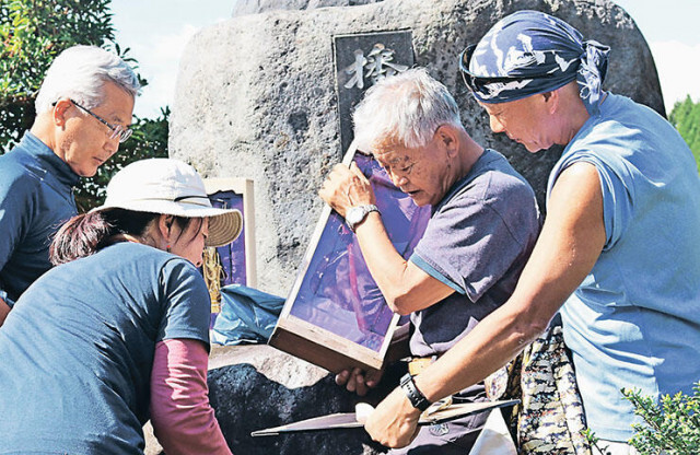 夏山見守った薬師三尊像に感謝　富山で薬師岳閉山祭、山頂から下ろす