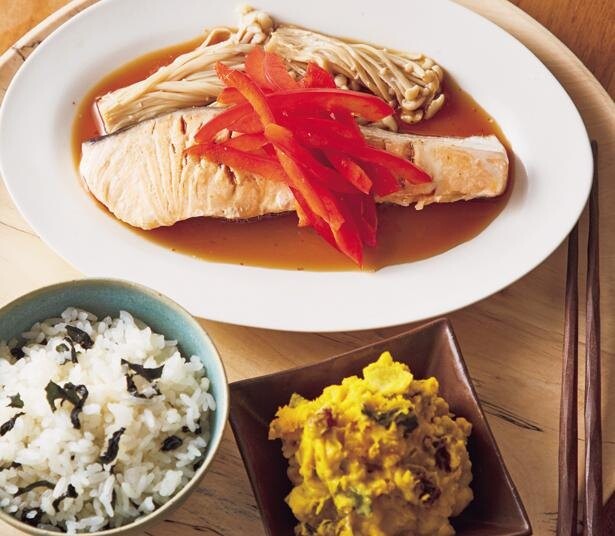 魚料理だって炊飯器で同時に調理！「鮭ときのこの南蛮漬け風」の3品献立