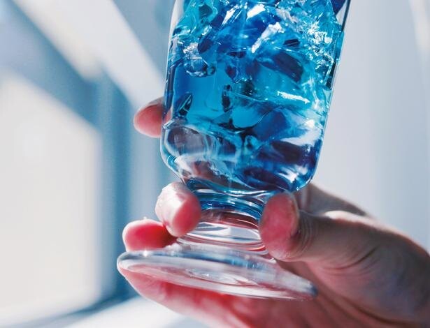 ステンドグラスのような「透き通る青のキューブゼリーポンチ」　世界一美しい透明スイーツレシピ(4)