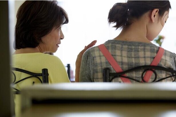 私を女のライバルと見る実母。父と話すときは嫉妬心むき出しで対抗されます…【お悩み相談】