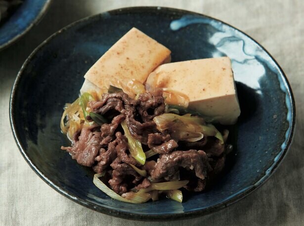 電子レンジ調理のポイントは材料の並べ方と「ふんわりラップ」！じんわ〜り味しみ「肉豆腐」