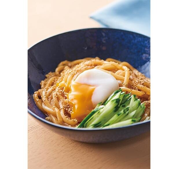 韓国風のピリ辛麺がたった3ステップで完成！「ピビンめん風うどん」【SNSで大人気！ごちそうおうちごはん】