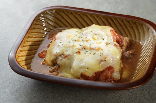 【元Jリーガー直伝】さば味噌缶をイタリアン風にいただく「さばのトマトチーズ焼き」