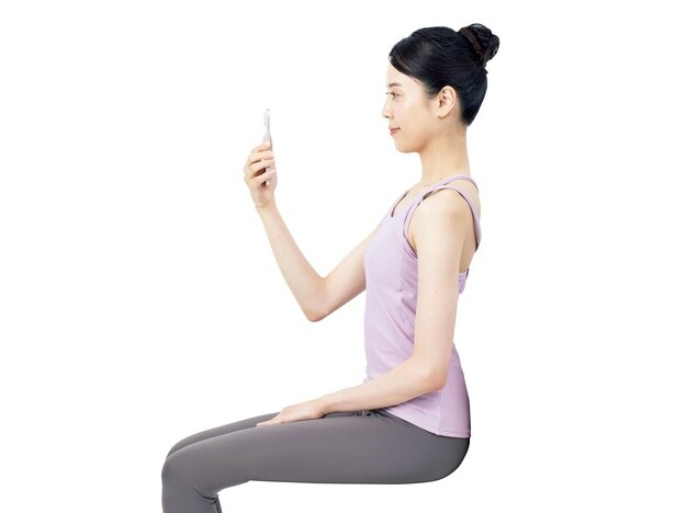 スマホはどう見る？枕の高さは？『スマホ首』にならないための生活習慣
