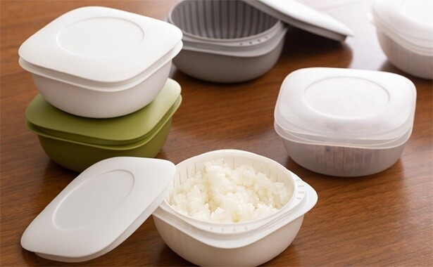 炊き立てのおいしさをキープする秘訣は「蒸気」にあり。料理研究家監修の冷凍ご飯容器って？