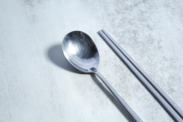 ご飯や汁物、おかずはスプーンと箸で使い分けて。韓国の食文化＆食事マナー