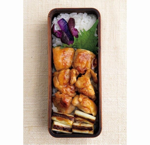 【人気YouTuberが教える！】七味唐辛子でピリッと。楽に作れる「焼きとり丼弁当」