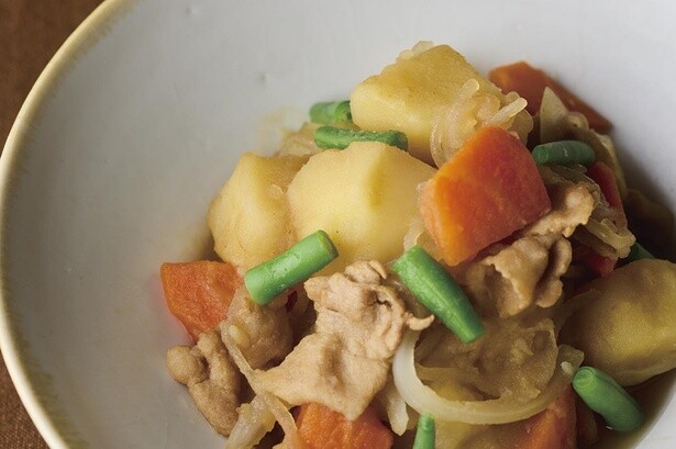【割烹の家庭ごはん】玉ねぎ後入れで食感を残すのがポイント！豚肉で作る「肉じゃが」
