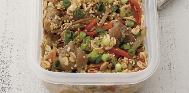 オートミール感なし！ 具材の香りと旨みがしみた「炊き込みごはん風弁当」