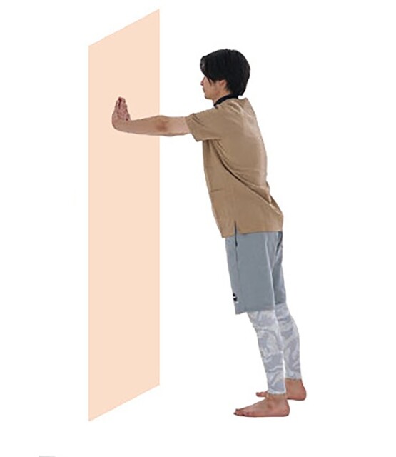 背中がかたいと全身に痛みが!? 寝る前の1分ストレッチで「カラダ、軽っ！」