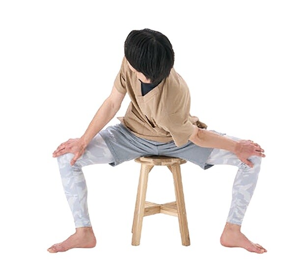 日常の歩き方にも影響する内もも。しっかりケアすれば姿勢が良くなる？