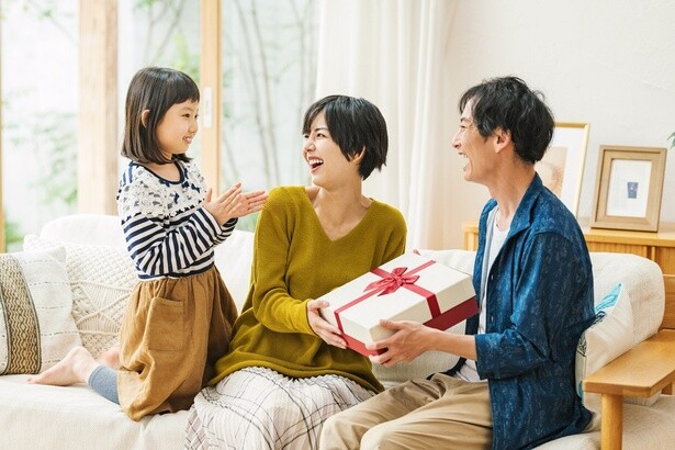 もうすぐ母の日。みんなはお母さんに何を贈ってる？2万1千人のアンケート結果を大公開！