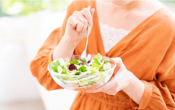 【ダイエットのウソ・ホント】痩せたい人はサラダだけ食べればいい？