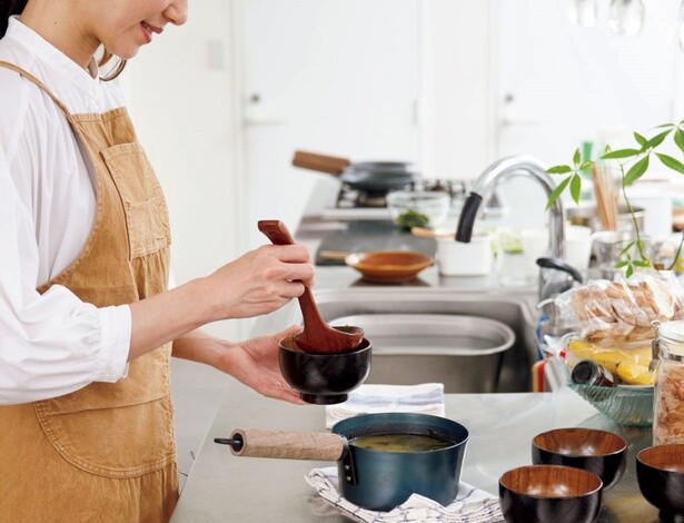 いつもの料理を作るだけで手軽に鉄分不足を解消！お味噌汁や白湯にピッタリな鉄鍋3選