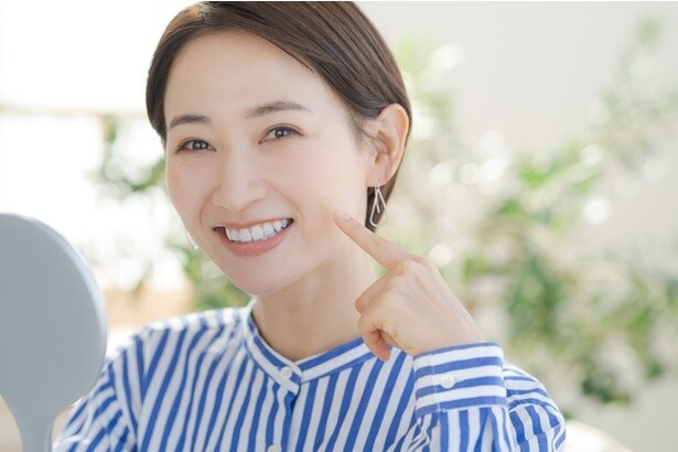 大人世代の「ゆるみ毛穴」対策に！寝る前に貼るだけのお手軽シートマスクが新登場