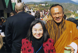 ブータンのジグメ・Y・ティンレー首相と大橋さん
