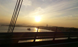 関門海峡の夕陽