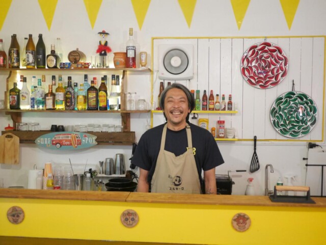 与論島・銀座通り商店街のバー「エルキーロ」が1周年　タコスとバーガーも