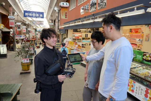 熱海駅前平和通り商店街をドローン撮影　Uターンのクリエーターが動画制作
