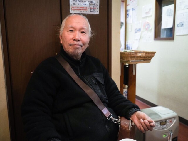秩父「喫茶グレー」で陶芸家・丸山瑛示さんの墨画展