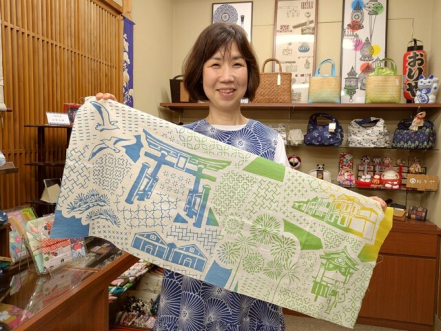 福井・敦賀の呉服店が「ご当地手ぬぐい」　旅先の朝モチーフに伝統技法で