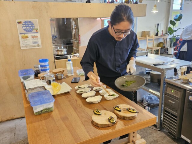 十和田で食べられるアート作品の試食会　作家が調理して提供