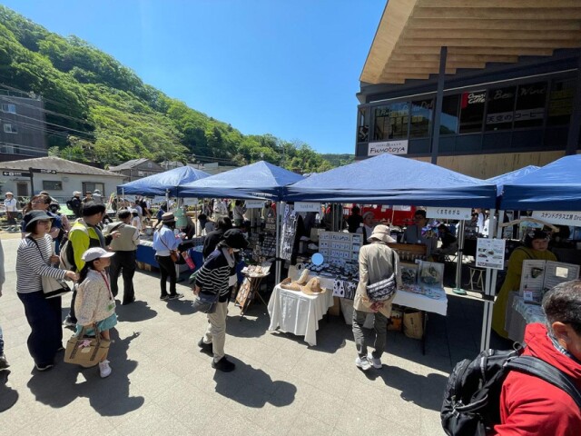 高尾山麓で「作家市」　八王子で活動するハンドメード作家24組が出店