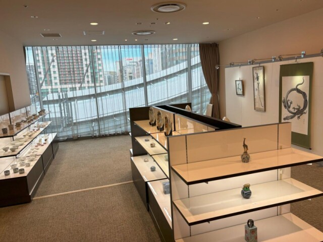 博多阪急で肥前磁器作家・藤吉憲典さんの個展　小皿を中心に200点展示