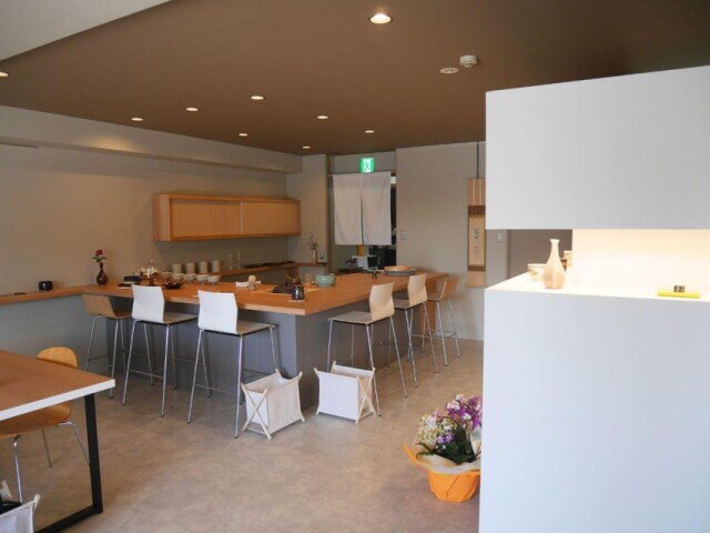 浜松・富塚町に和カフェ　街中の老舗茶道具店が移転、茶道をより身近に