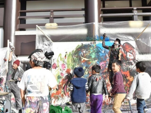 石切劔箭神社絵馬殿でマルシェイベント　アート体験や音楽ライブも