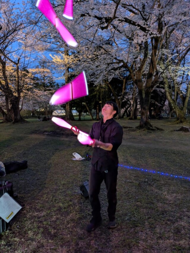 エクストリーム芹川さんが弘前公園デビュー　弘前大学出身のパフォーマー