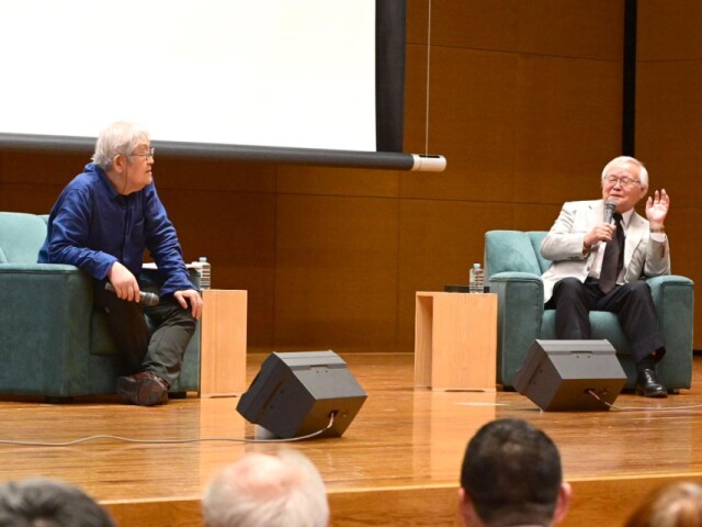 安彦良和さんが弘前大学で講演　戦争観や歴史観語る