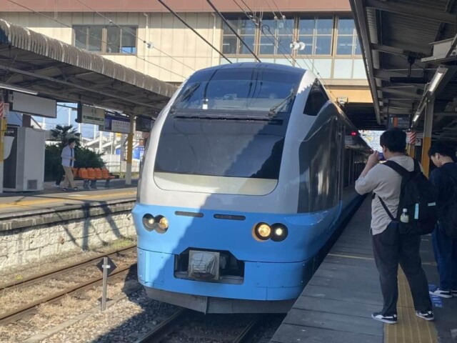 臨時特急「絶景ネモフィラ高崎号」、往路・復路でJR本庄駅に停車