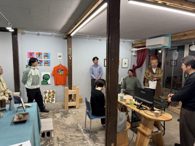 延岡・山下新天街「宮崎づくり美術館」でアート談議　東京のギャラリー店主も