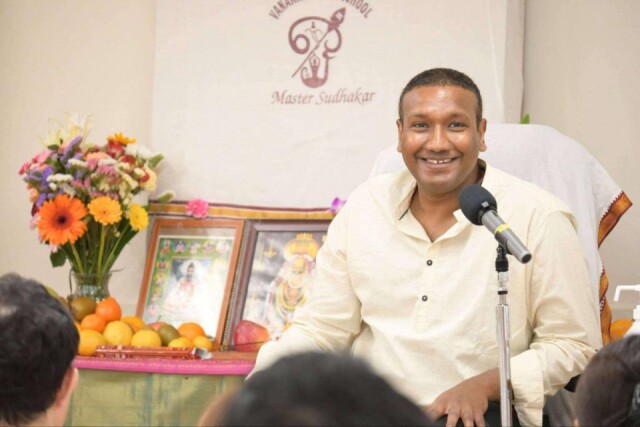 延岡で「名前のないヨガクラス」　南インド出身のスダカーさんが講師に