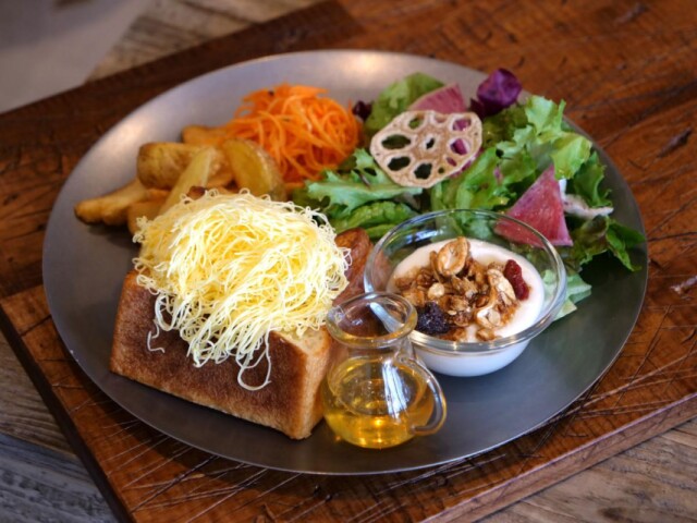 平河町に「ズット モーニング」　パンとエスプレッソとの朝食を終日提供