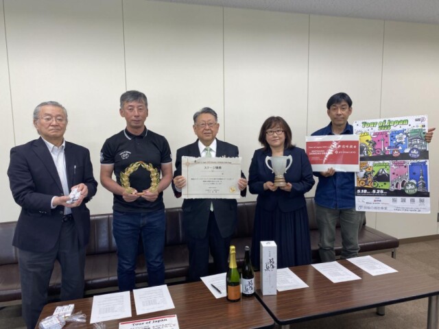 TOJ信州飯田ステージ副賞に尾林焼のトロフィーなど　飯田をアピール