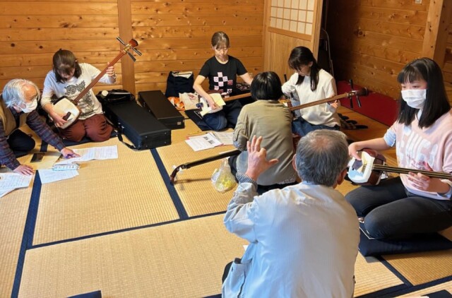 飯田で三味線体験講座　伝統芸能に触れるきっかけに