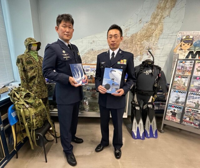 飯田駅前「結いスクエア」に自衛隊が進路相談ブース　制服展示も