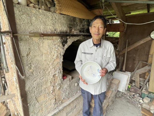 千代に窯を構える陶芸家・川手敏雄さん、飯田創造館で作品展