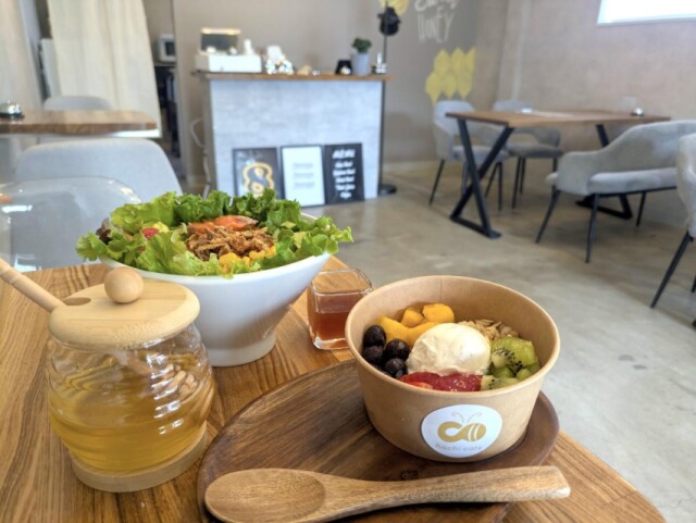 今治・郷本町に「ハチカフェ」　アサイーボウルのキッチンカーが常設店