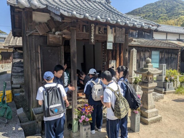 今治・大島で高校生が島四国遍路巡り　出身生徒が企画、「お接待」で交流