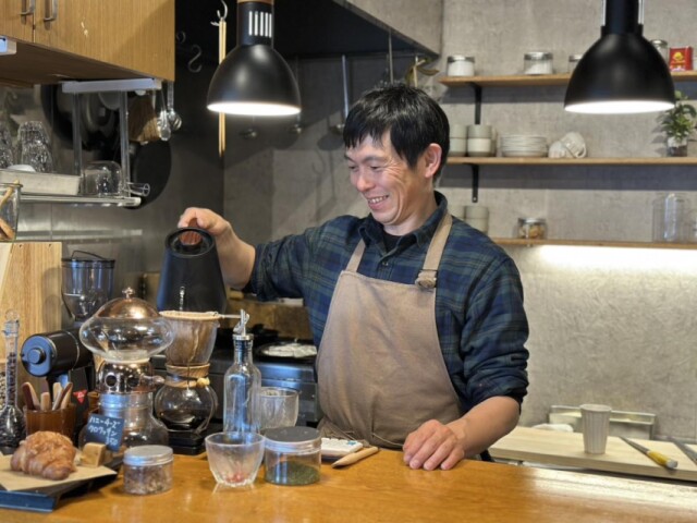 駒ケ根のカフェ「ミノリ」が1周年　中央アルプス一望、自家製シュトレンも