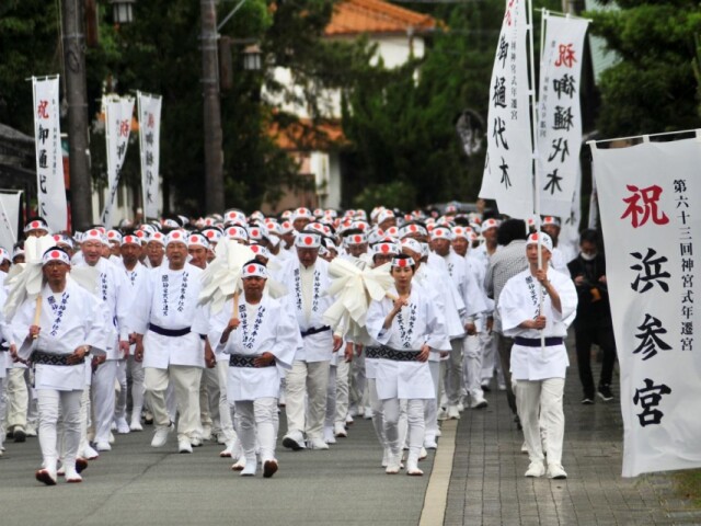 伊勢神宮式年遷宮行事を前に市民ら400人が心身を清める「浜参宮」へ