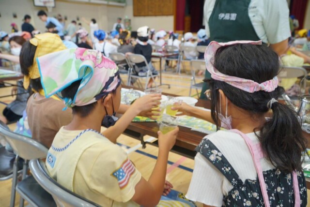 赤塚小で伊藤園が特別授業　茶摘みをした児童が日本茶について学ぶ