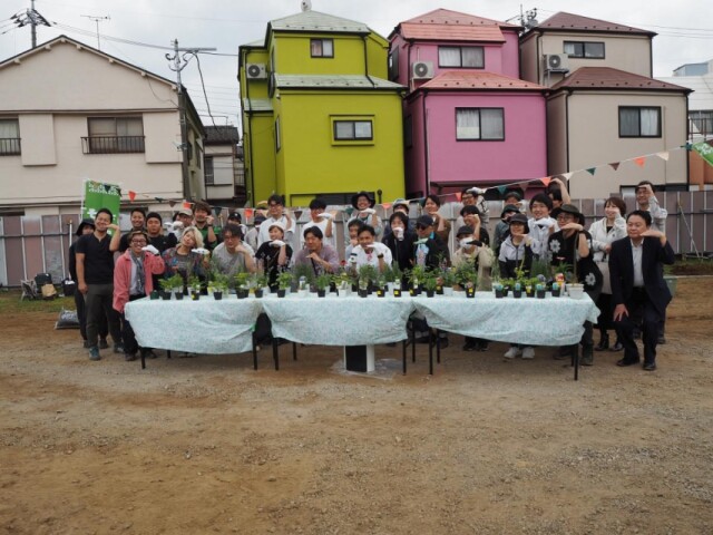 上板橋駅南口駅前広場予定地で植栽活動　「ワクワクできるまちづくりを」