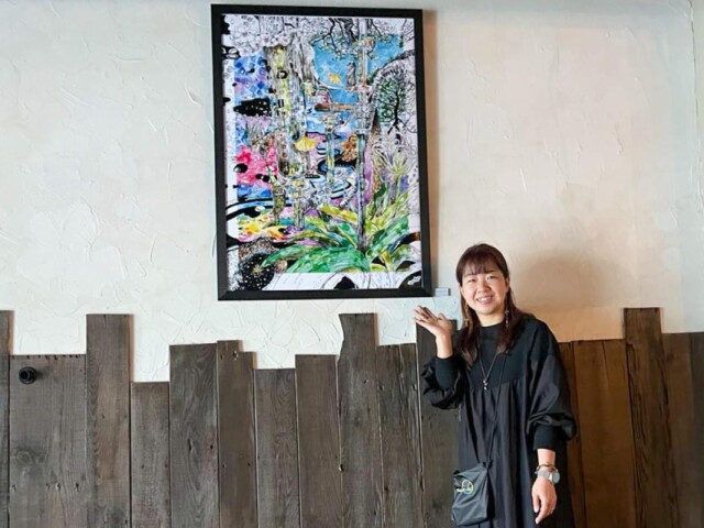 三島の蒸留所で若林鮎さん個展　ラベルデザインなど40点展示
