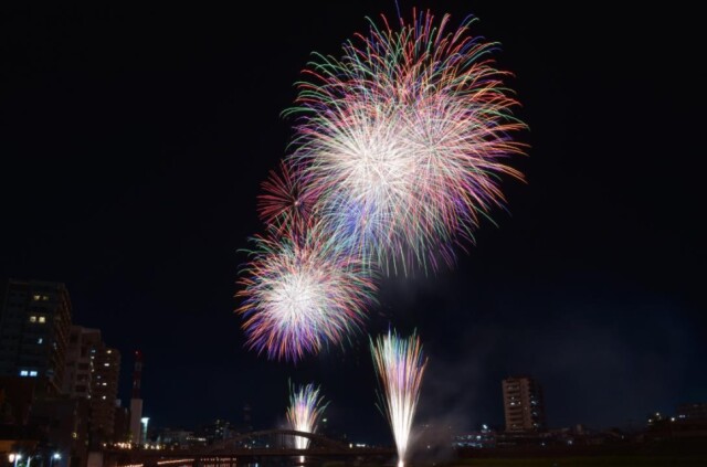 沼津で夏祭り・狩野川花火　2日間で1万2000発、初のプレミアム席も　