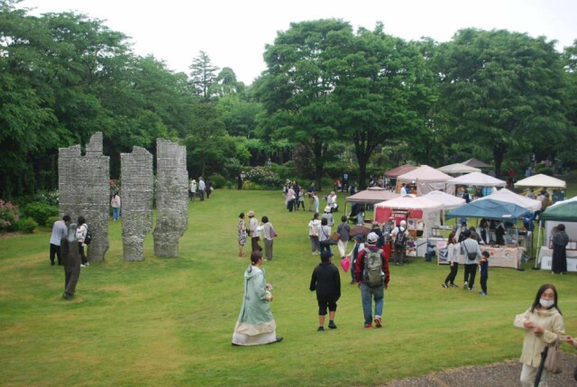 旧ヴァンジ彫刻庭園美術館でガーデンマルシェ 地域に愛される空間に